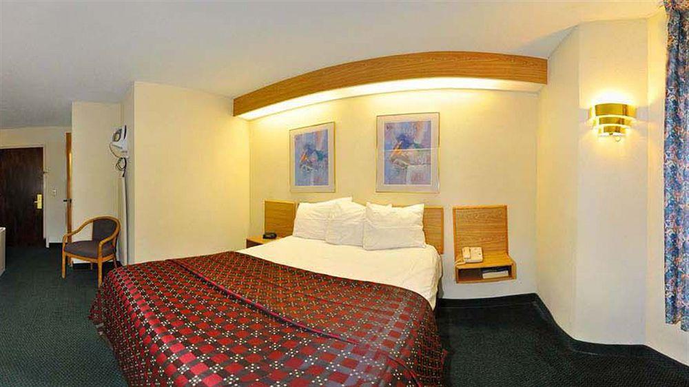 Red Roof Inn Pensacola Fairgrounds Ferry Pass Esterno foto